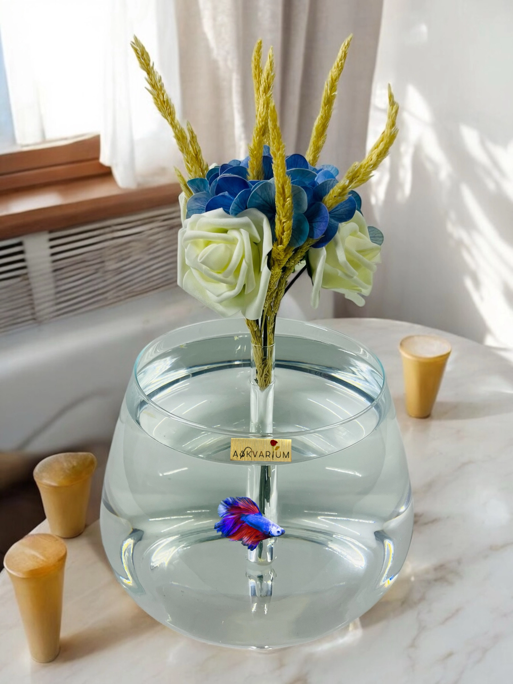 Beyaz Gül Ve Mavi Ortanca Fanus