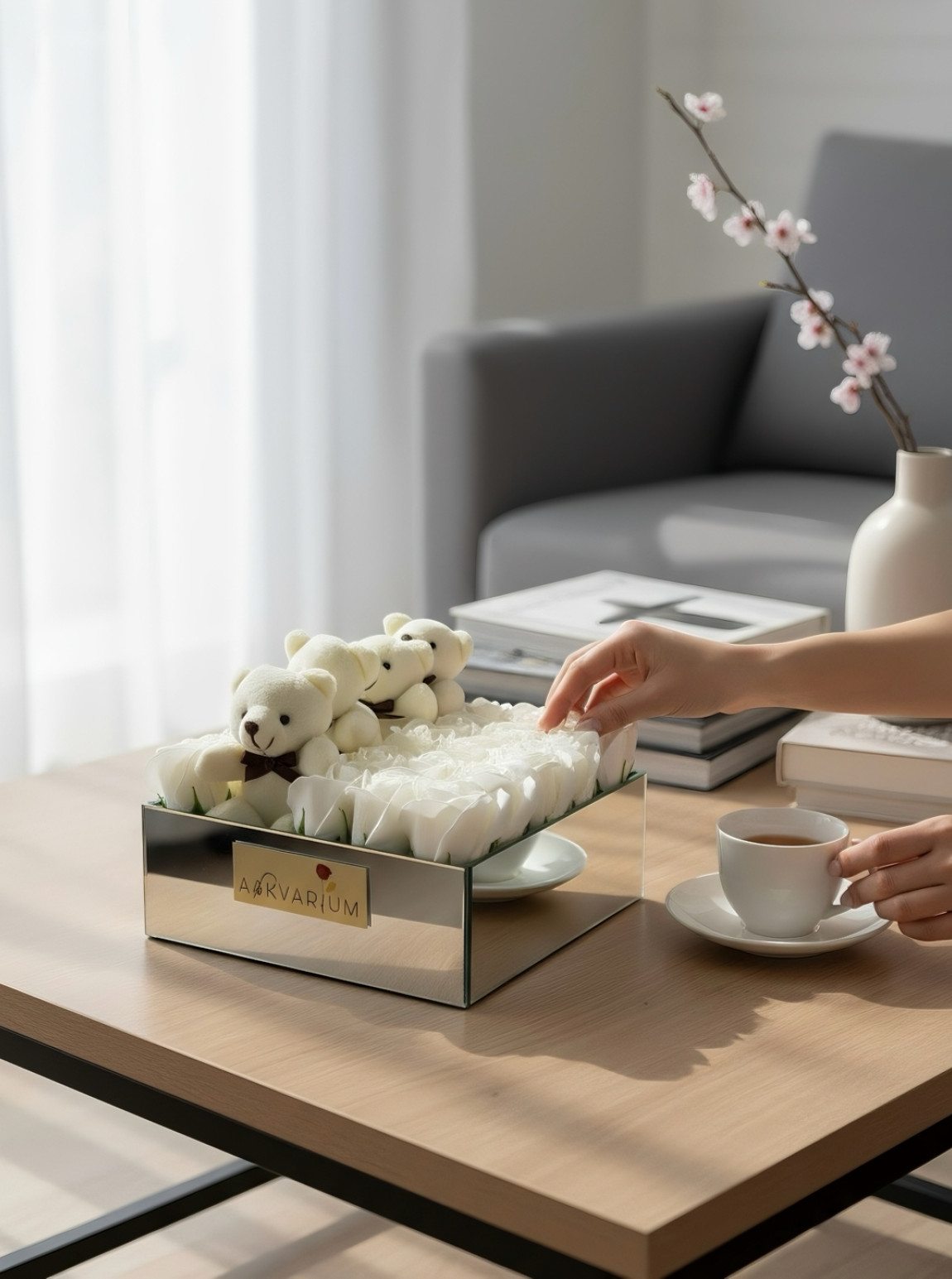 Kokulu Beyaz Gül Ve Peluş Ayıcık Ayna Kutu