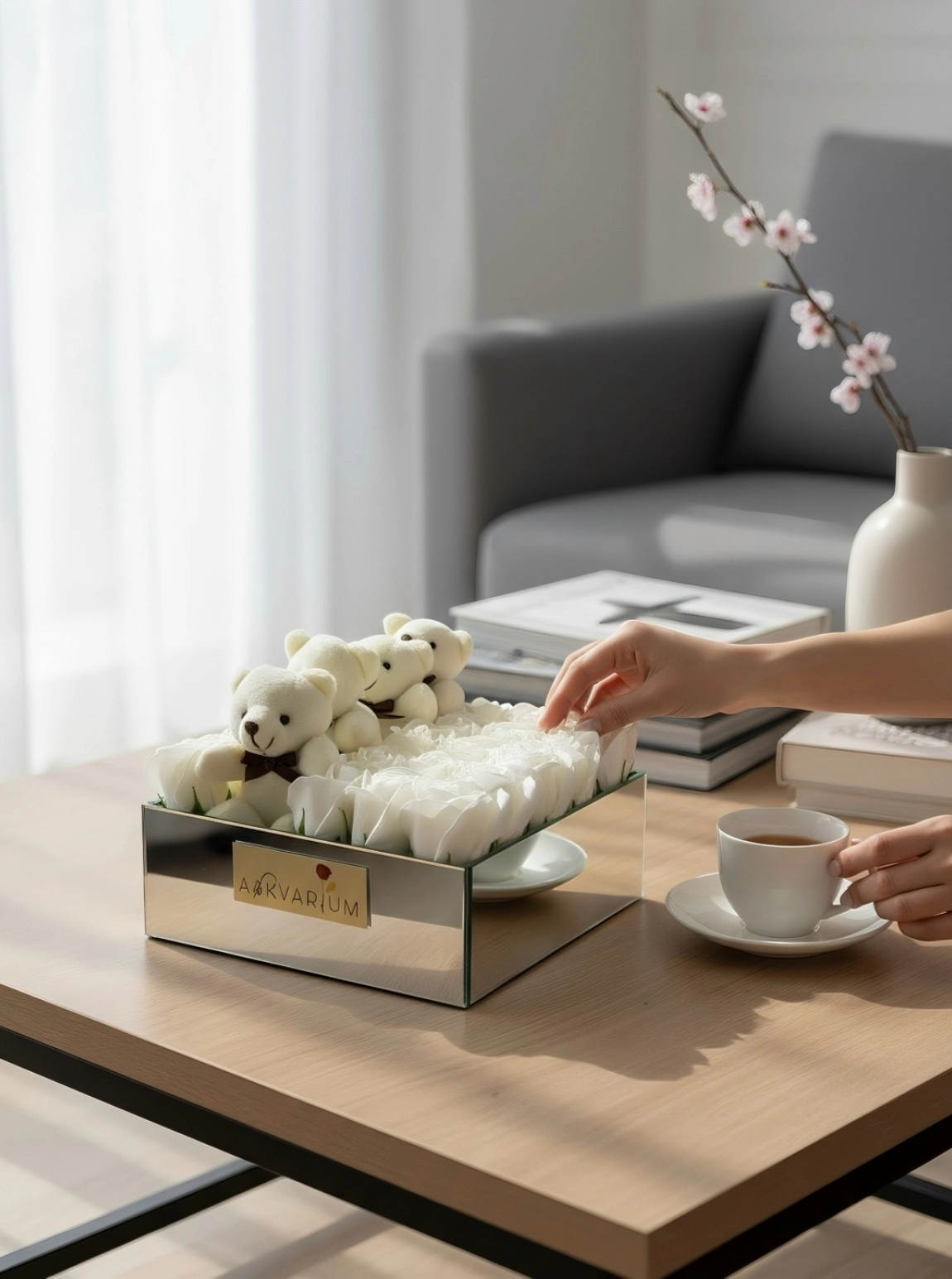 Kokulu Beyaz Gül Ve Peluş Ayıcık Ayna Kutu