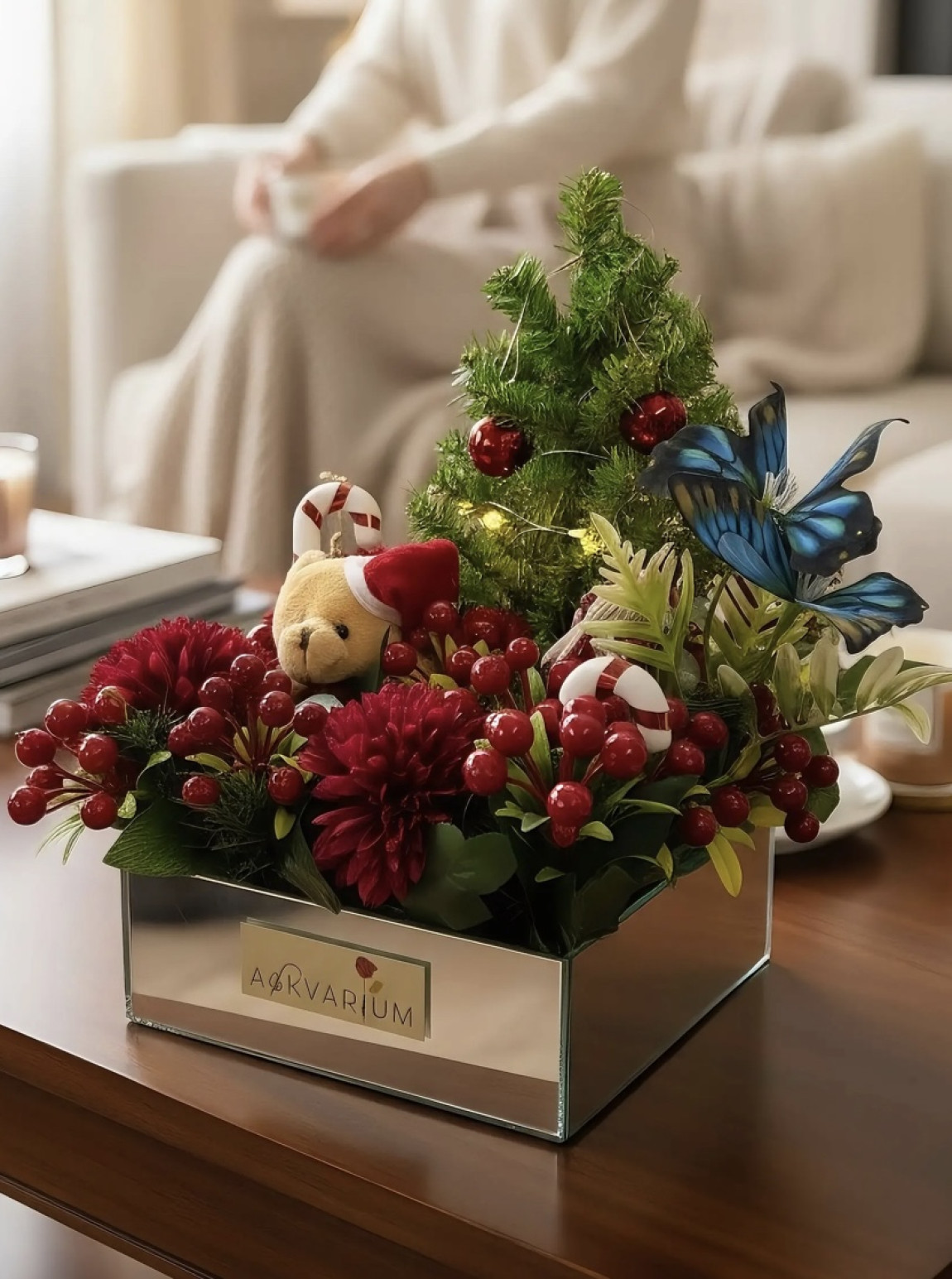 Noel Çam Ağaçlı Mavi Kelebekli Kutu Aranjmanı