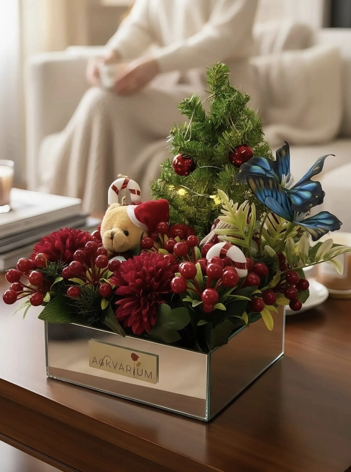 Noel Çam Ağaçlı Mavi Kelebekli Kutu Aranjmanı