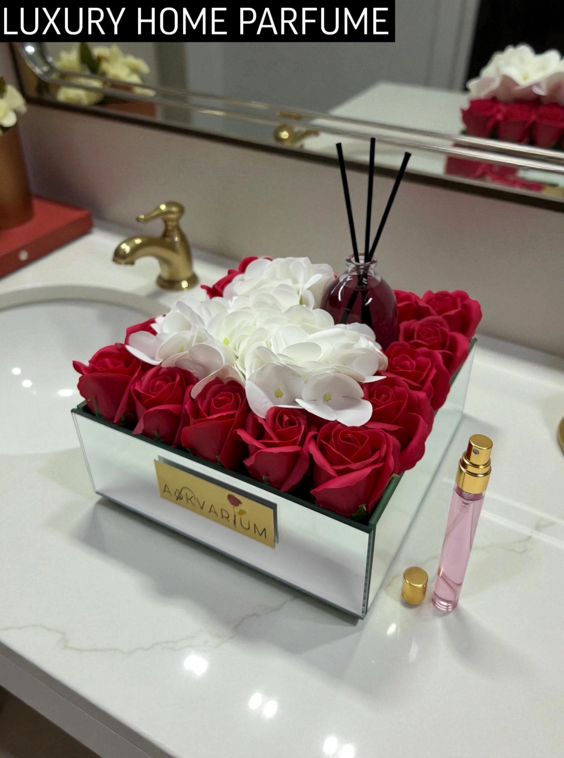 Oda Parfümlü Bozulmayan Kırmızı Gül Ve Ortancalı Aranjman