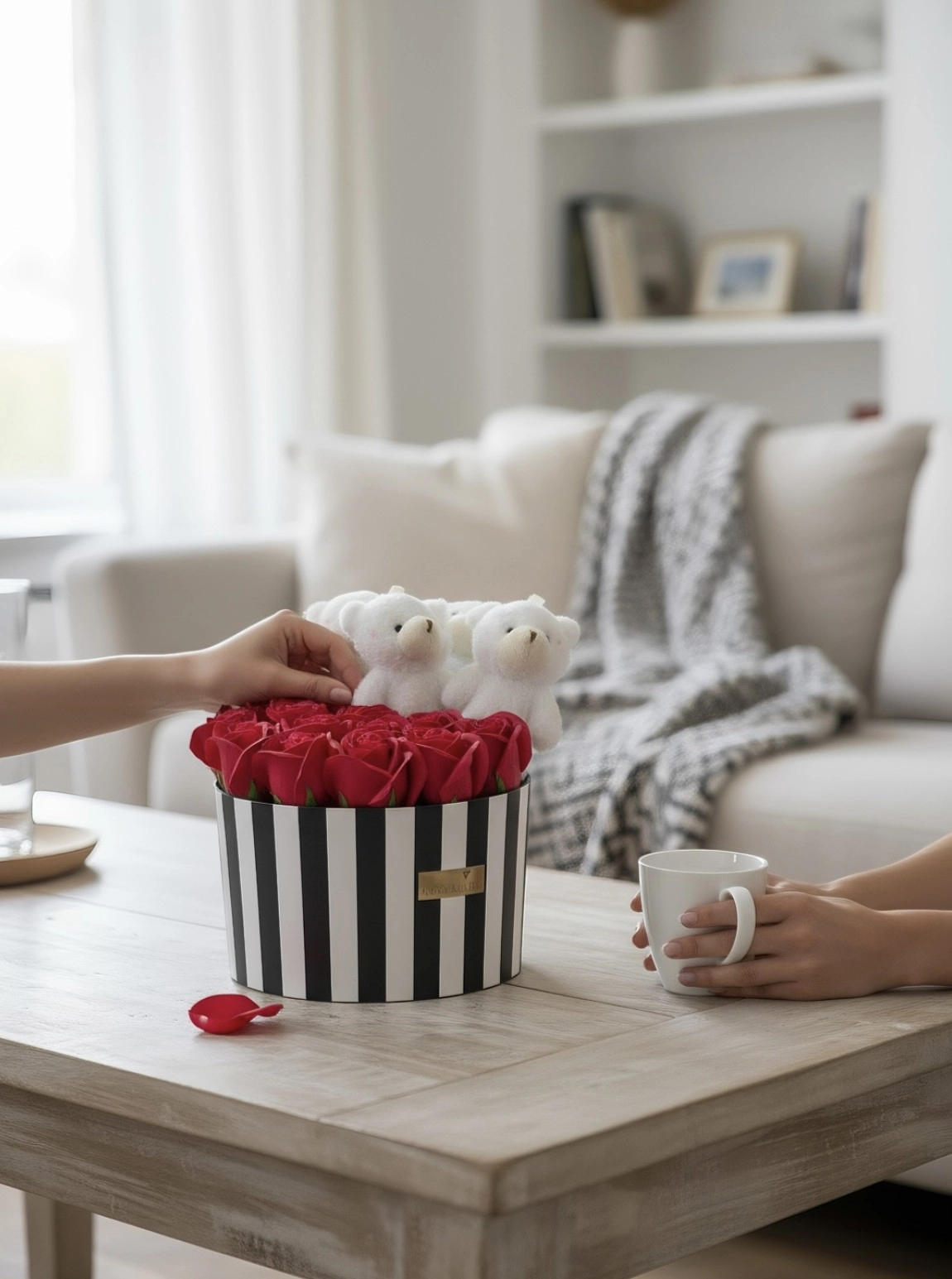 14 Kokulu Kırmızı Gül Ve 4 Peluş Ayıcıklı Lons Aranjman