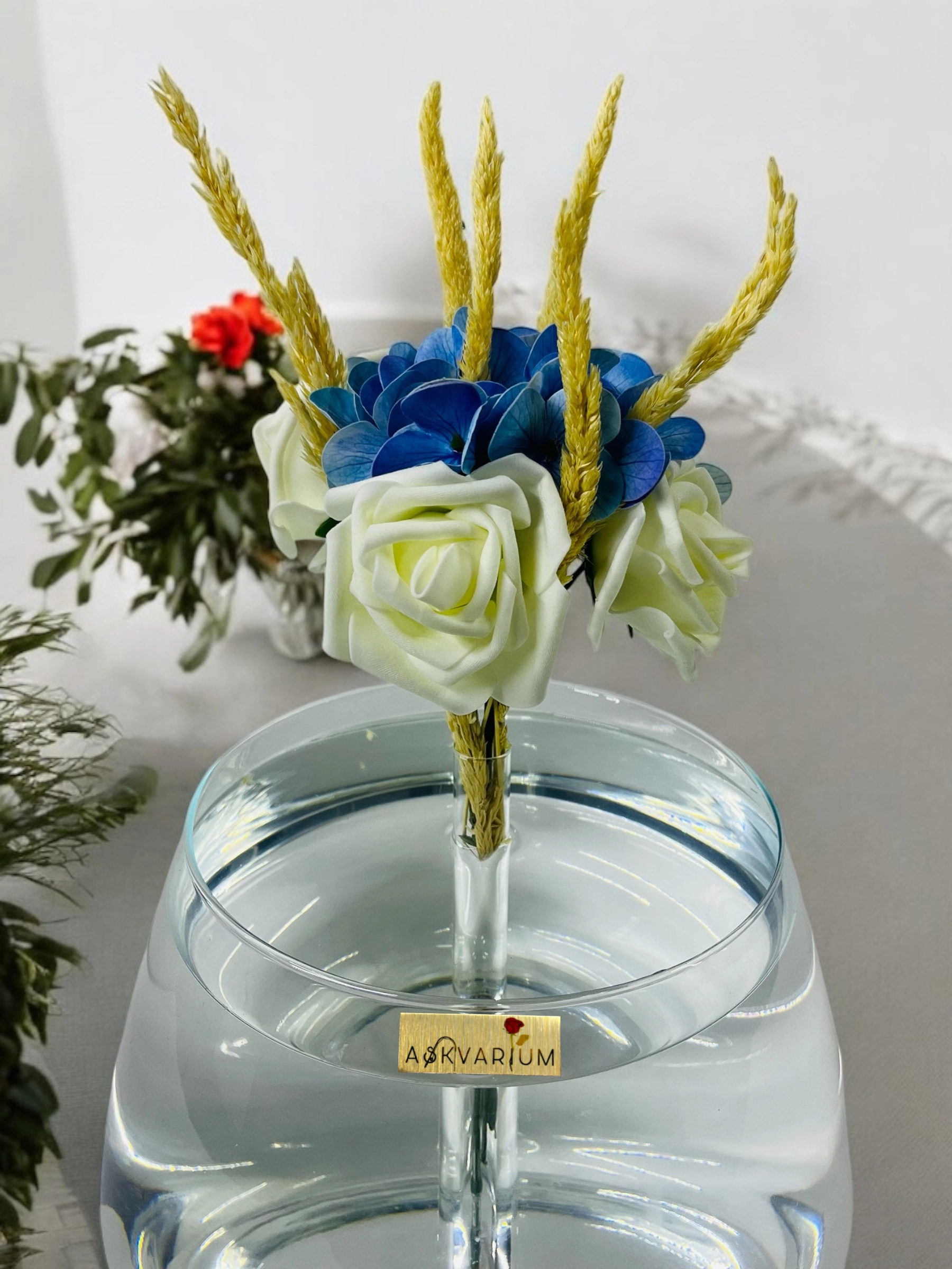 Beyaz Gül Ve Mavi Ortanca Fanus