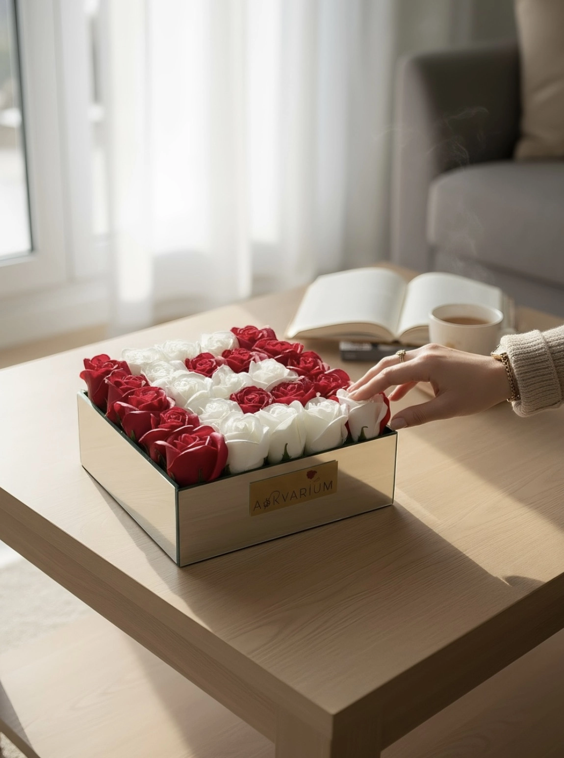 Kırmızı Beyaz İsme Özel Kokulu Gül Kutusu