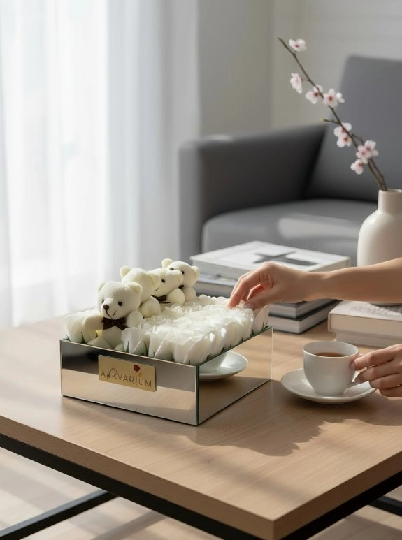 Kokulu Beyaz Gül Ve Peluş Ayıcık Ayna Kutu