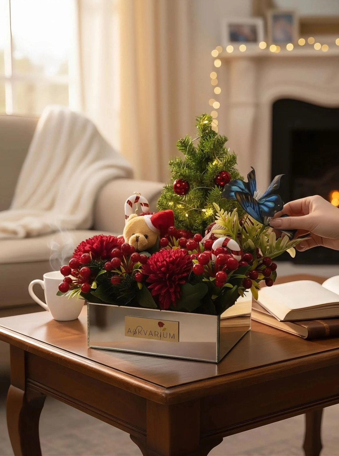 Noel Çam Ağaçlı Mavi Kelebekli Kutu Aranjmanı