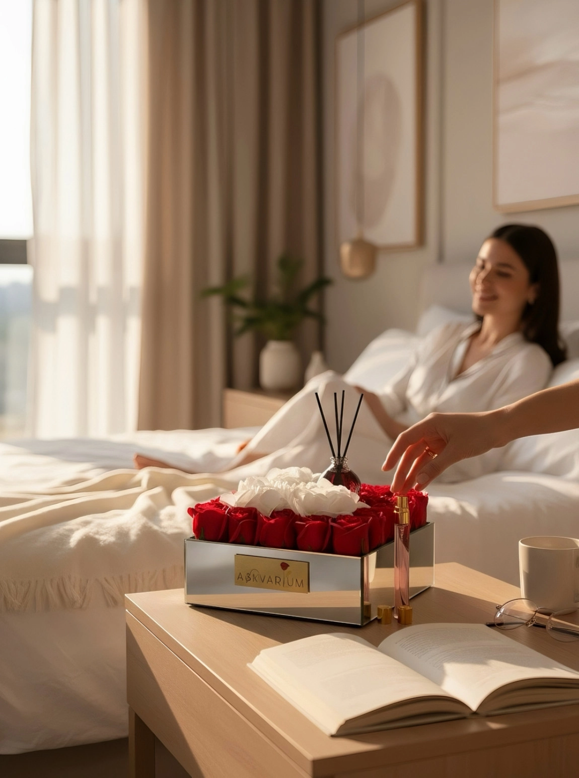 Oda Parfümlü Bozulmayan Kırmızı Gül Ve Ortancalı Aranjman