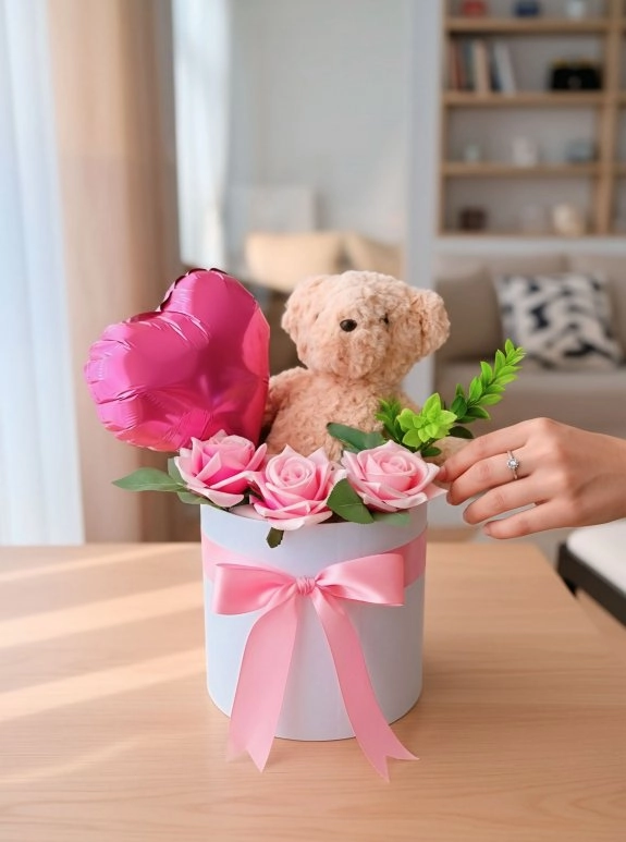 Pembe Gül Ve Sevimli Ayıcık