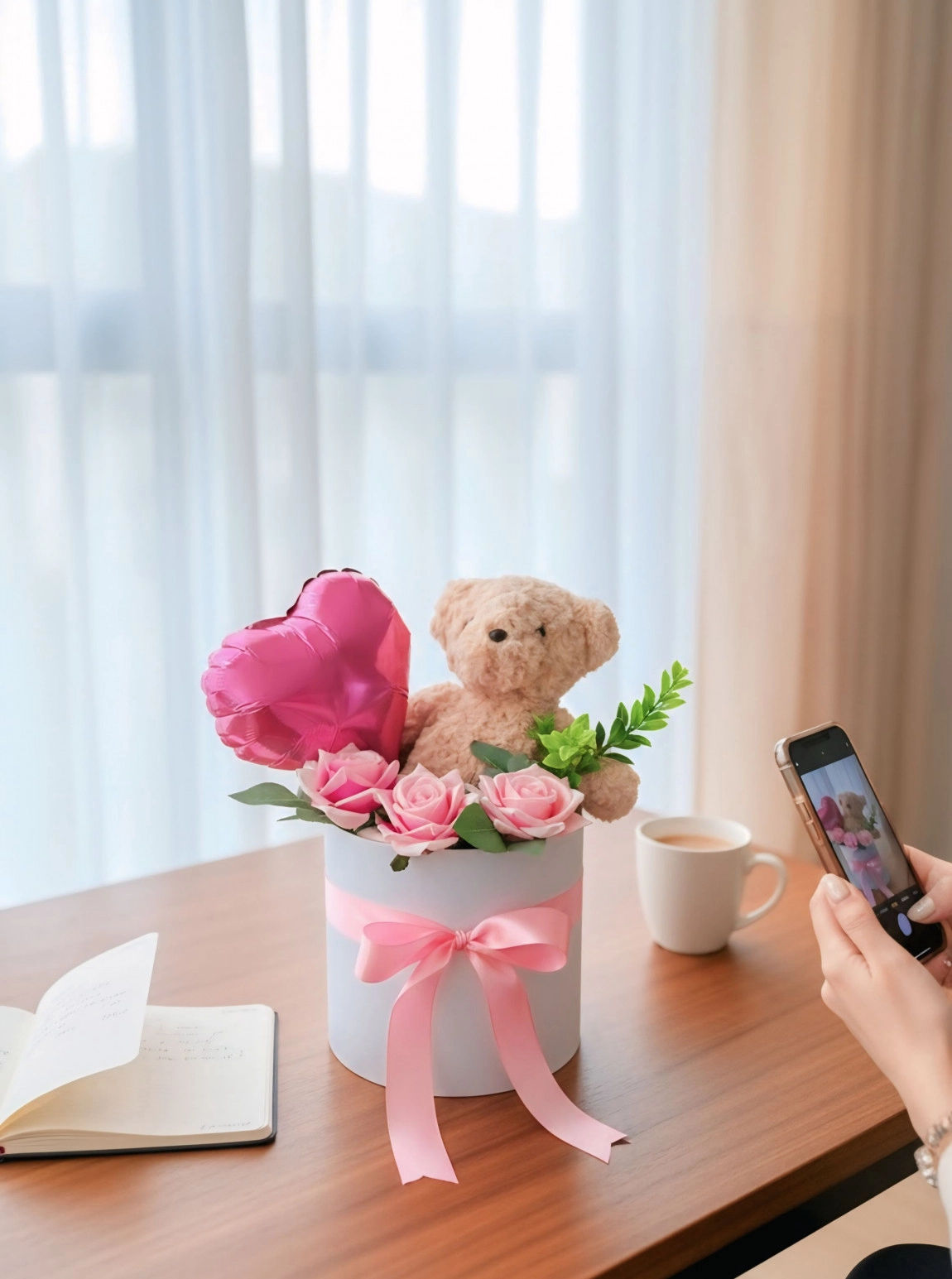 Pembe Gül Ve Sevimli Ayıcık