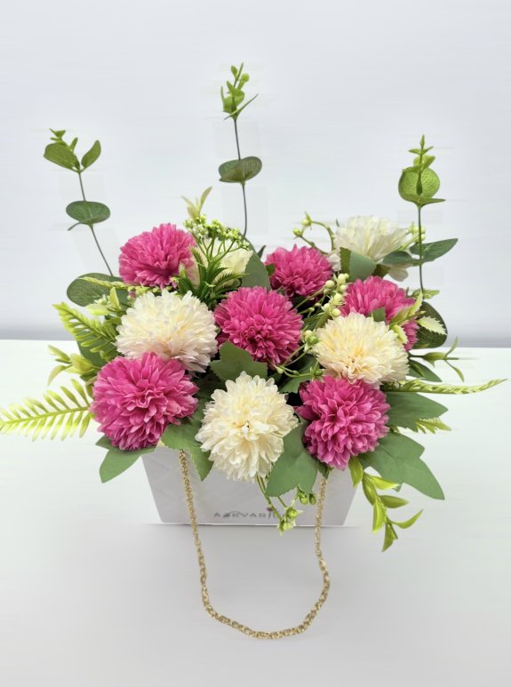 Pembe Ve Krem Çiçekli Dekoratif Aranjman – Zarif Masa Üstü