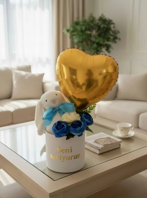 Sevimli Tavşan Ve Şakayık Kutusu